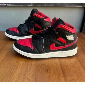 Nike Air Jordan 1 Mid GS Bred Black Red Youth 4Y DQ8423-067